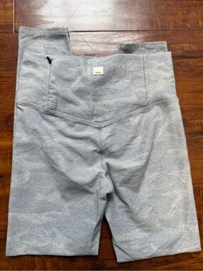 Vuori Clean Elevation Leggings Regular- pale heather grey camo pattern size S